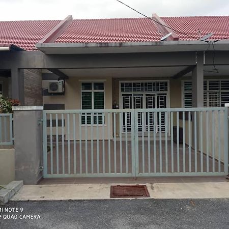 Maryam Homestay Jertih Ngoại thất bức ảnh