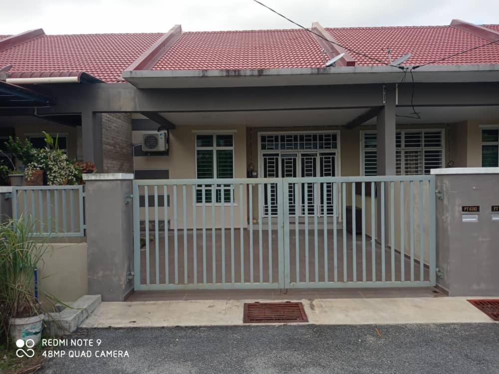 Maryam Homestay Jertih Ngoại thất bức ảnh